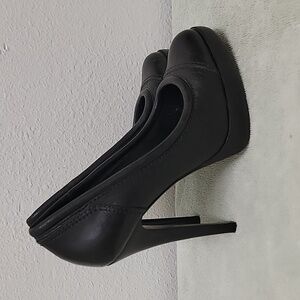 Tory Burch platform stiletto 5 inch heels. Size 6.5